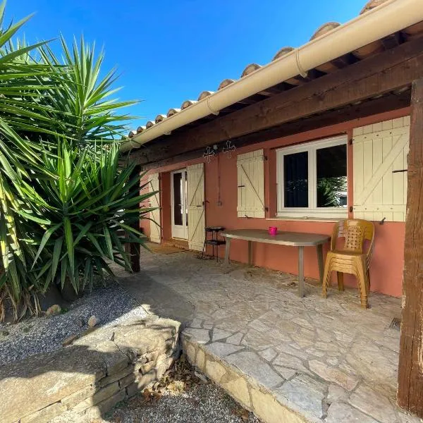 Velezia Guesthouse, hotel v destinaci Roujan
