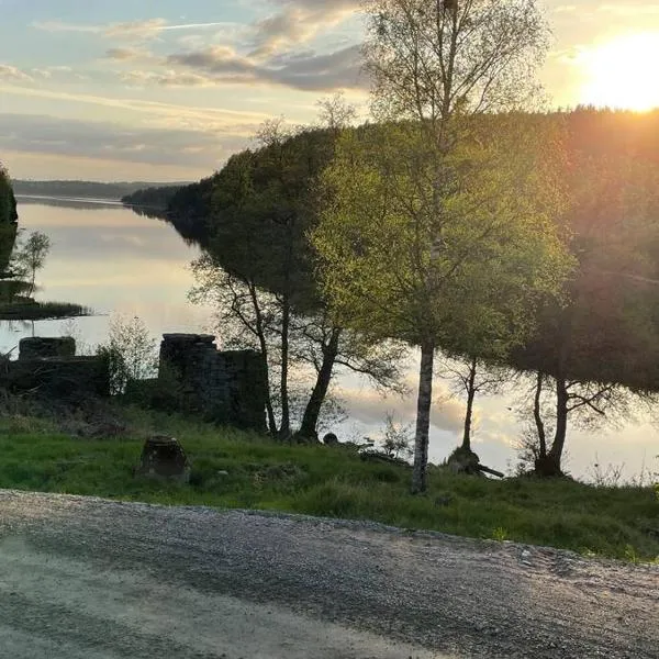 Trivelig nyoppusset hus ved femsjøen., hotel em Halden