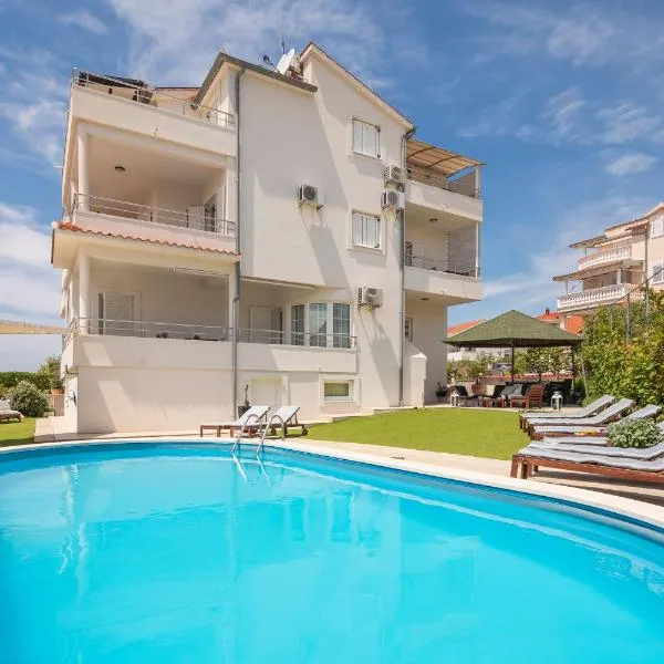 Apartments Tihi III, hotel in Vodice