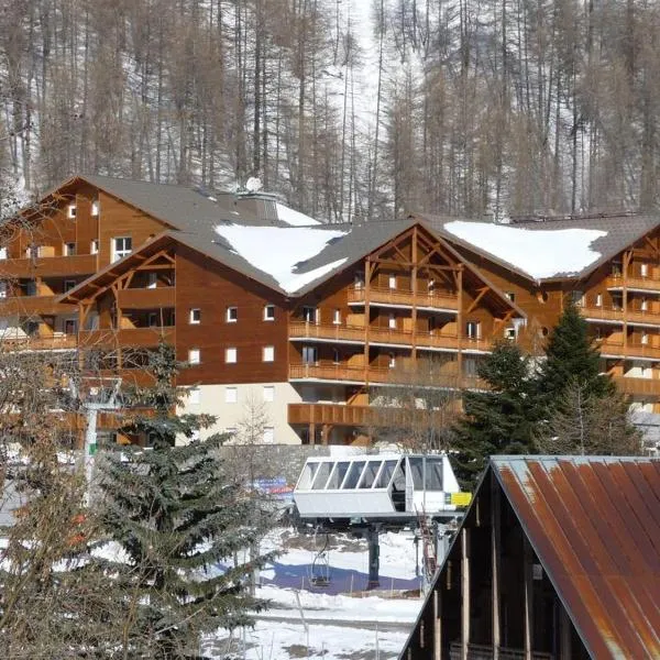 Terrasses de Labrau - piscine, hotel in Allos