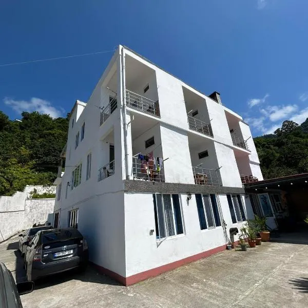 My House Kvariati, hotel v destinaci Kvariati