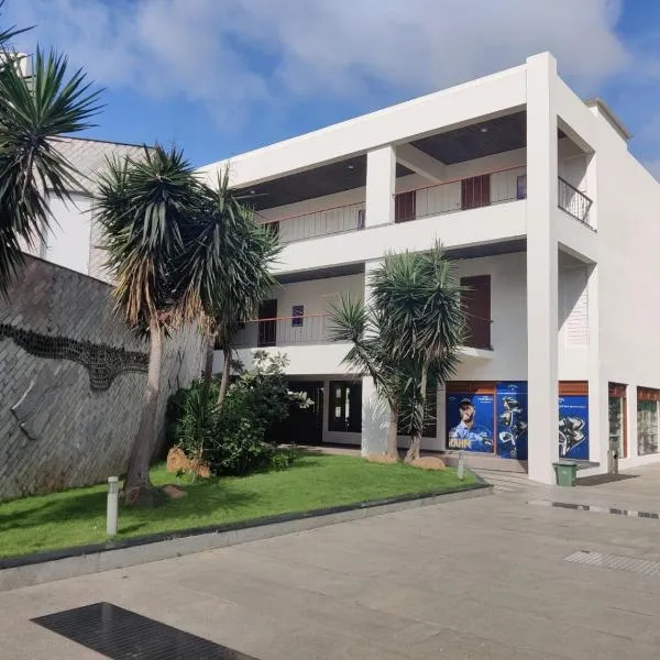 Clover Greens Golf Course and Resort, hotel in Sarjāpur