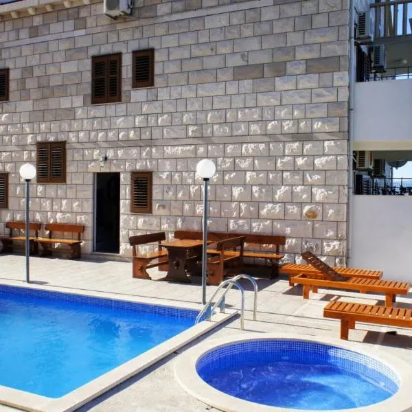 Villa Ana, מלון בבול