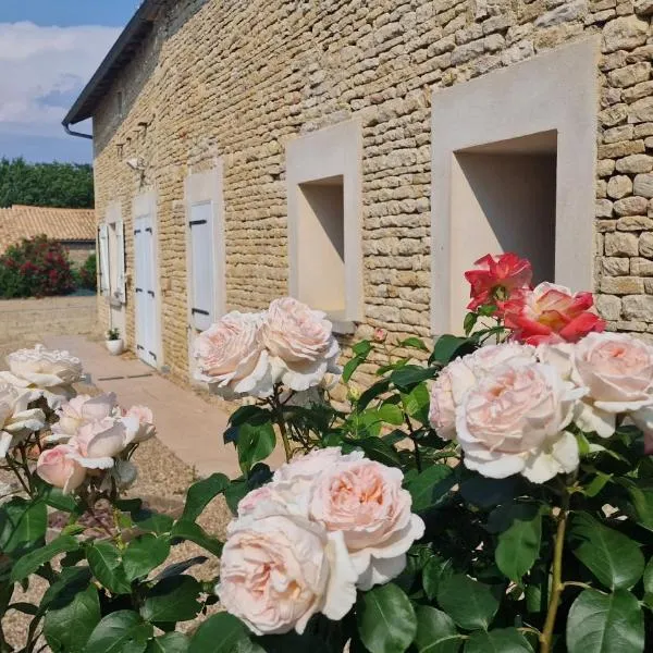 Les Mésanges, hotel in Saint-Sauvant