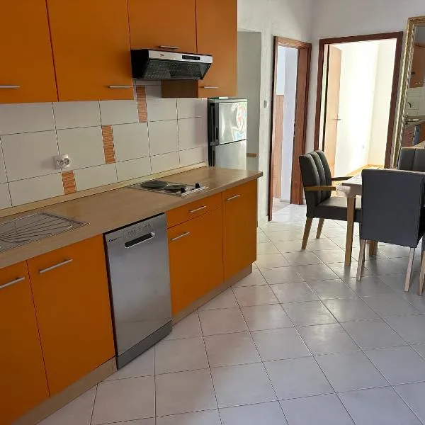 Villa M, App 4 - 6 persons direct on the seaside, 1st floor, hotel v mestu Ljubač