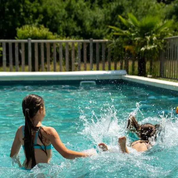 Village Toue du Domaine des Demoiselles, hotel a Chassenard