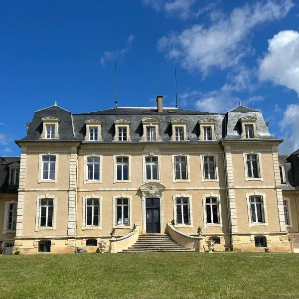 Gîte de la Comtesse - Château de la Bouchatte, hotel a Chazemais