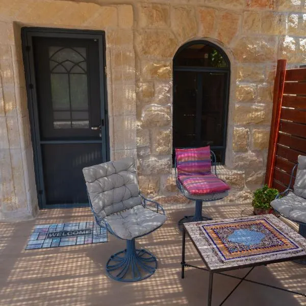 פרלה צימרים, hotel v destinaci ‘En Kerem