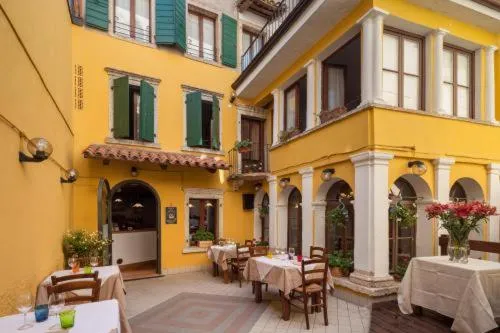 Locanda Al Centrale, hotel Caprino Veronesében