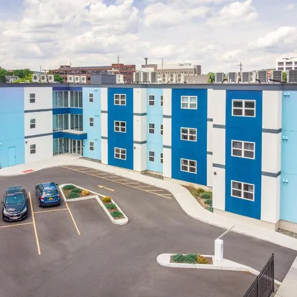 Grand Monarch! Best for Extended Stays!, hotel v destinaci Johnson City