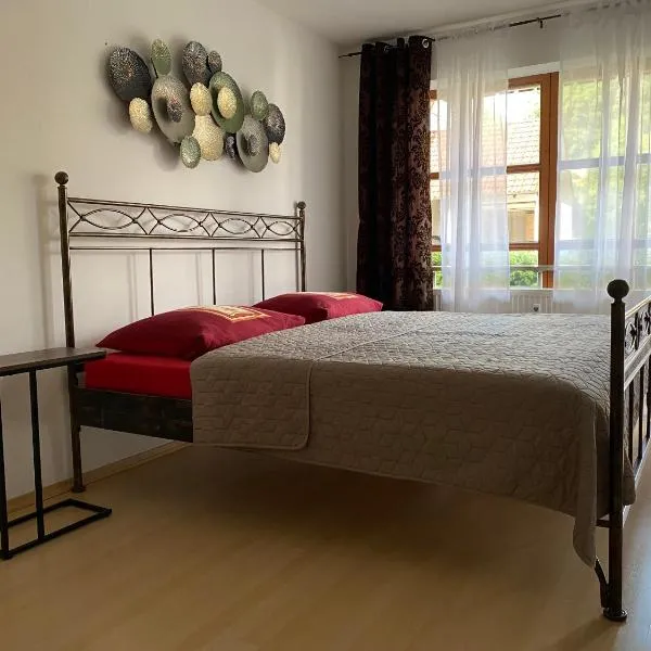 Ferienwohnung mit Terrasse Nähe Bayreuth、Heinersreuthのホテル
