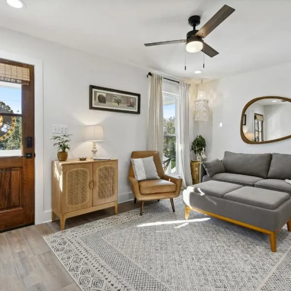 Vacation Rental Bay St Louis walk to beach, dining, shopping, and nightlife, hotel v destinaci Bay Saint Louis