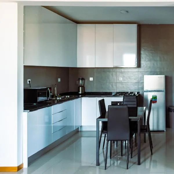 Beautiful and brand new 2 bedrooms apartment/ Magnifico e novo apartamento T2, hotel en Praia
