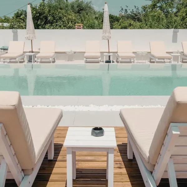 Ennea Suites-Frost suite, hotel in Flámbouras