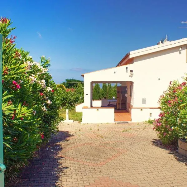 Sardinia SeaBreeze Villa IUN R2178، فندق في كاستيلساردو