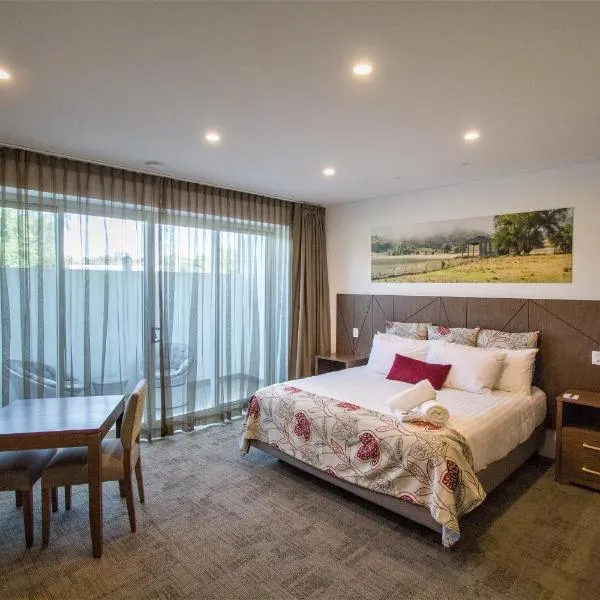 Young Federation Motor Inn and Services Club, hotel v destinaci Young
