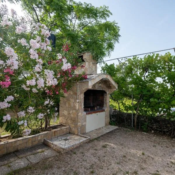 Apartments with parking space Povljana, Pag - 227, hotel in Povljana