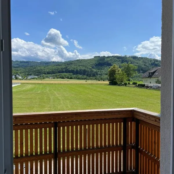 Danner Familien-Ferienwohnungen Schörfling am Attersee, hotel di Schörfling