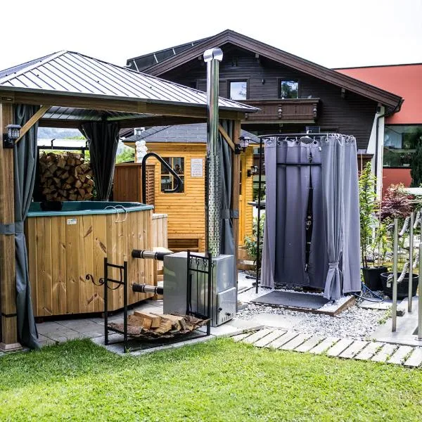 Gästehaus Waldrand Garni, hotel v destinaci Wiesing