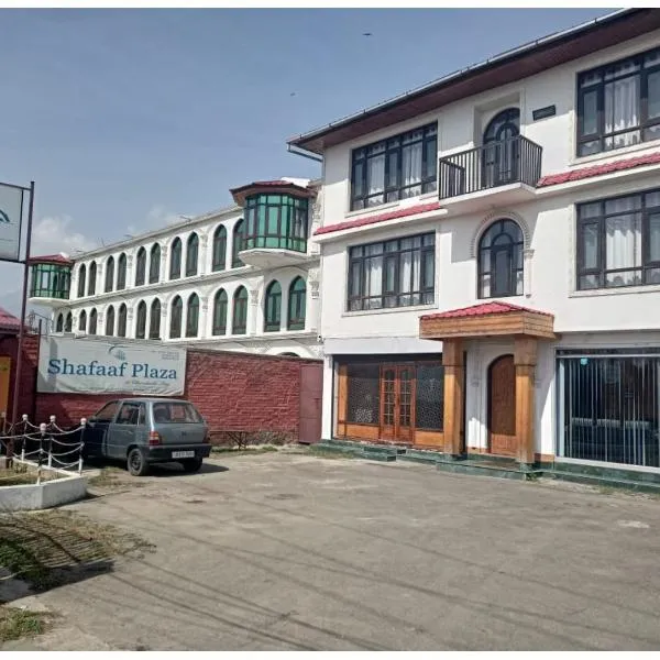 Hotel Shafaaf Plaza, Srinagar, hotel in Nikri Dhokri