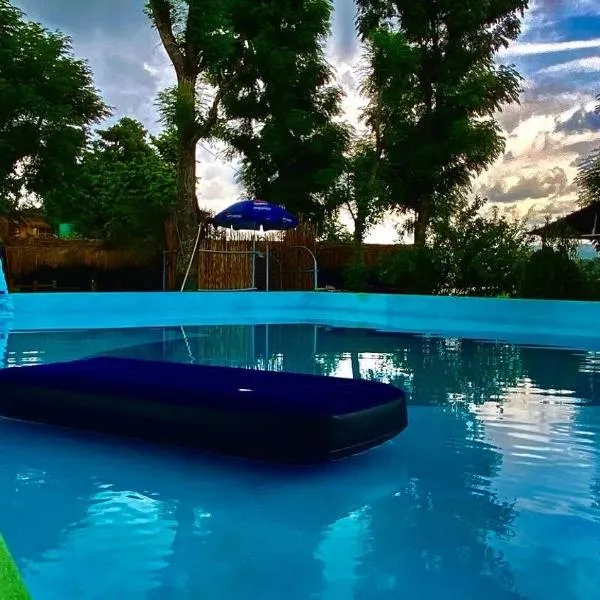 River Park Retreat, hotel di Sauraha