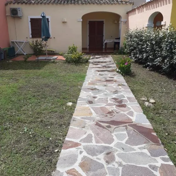casa mirice in residence con piscina ,wifi,climatizzatore vicino al mare, hotel v destinaci Aglientu