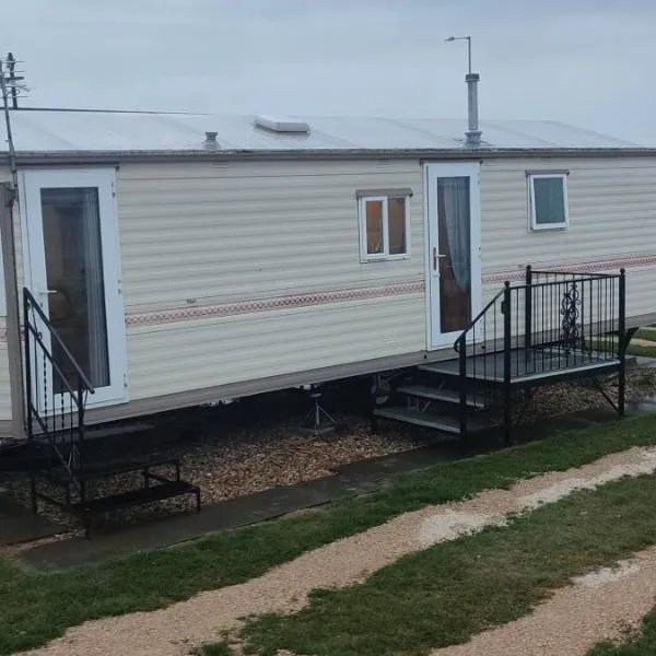 Beachside, Family-friendly, WiFi, 6 berth Caravans, hotel in Ingoldmells
