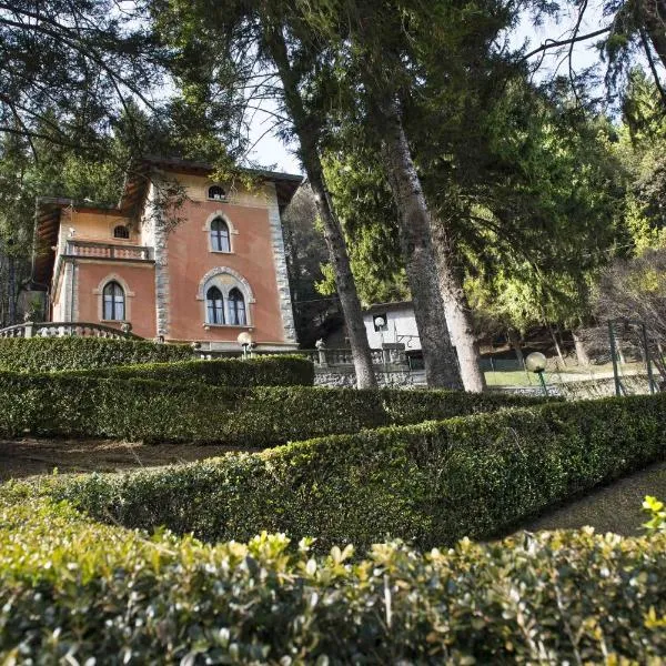 Villa Pinetina B&B, hotell i Lasnigo