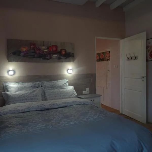 chambre 4 personnes, hotel in Montain