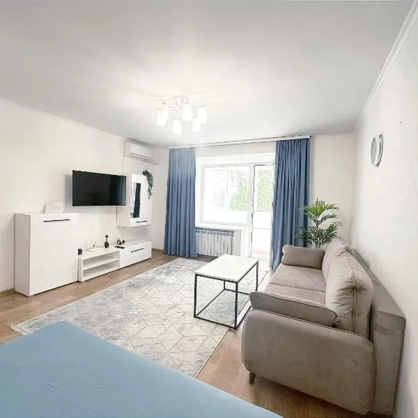 1 к простора квартира Сіті центр 2 поверх вікна на парк, hotel v destinaci Mikolajiv