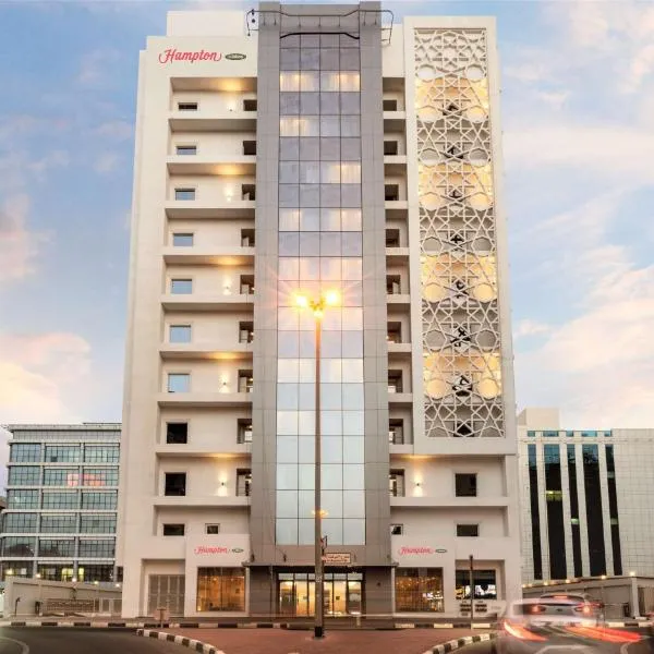 Hampton By Hilton Dubai Al Barsha – hotel w mieście Umm Suqaym