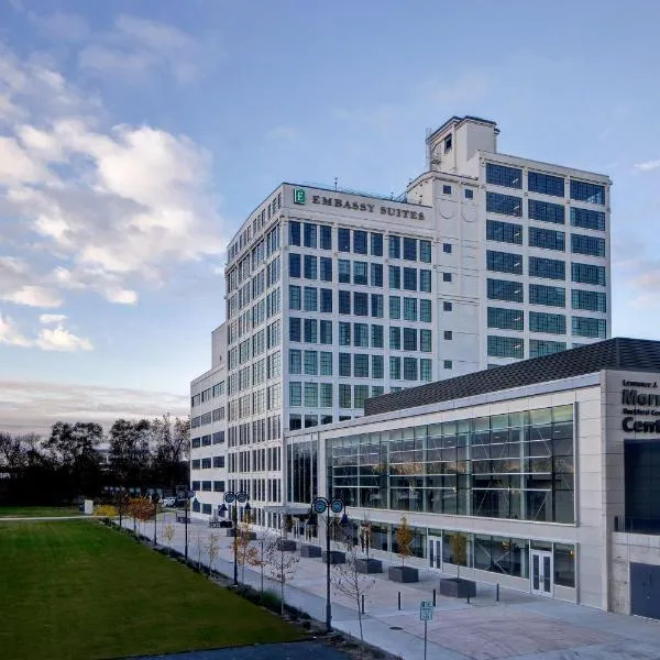 Embassy Suites By Hilton Rockford Riverfront, hotel a Roscoe