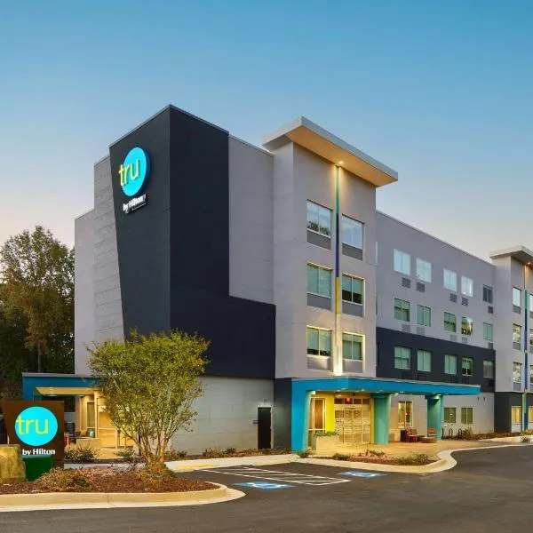 Tru By Hilton Atlanta Northlake Parkway, Ga, hotel di Pine Lake