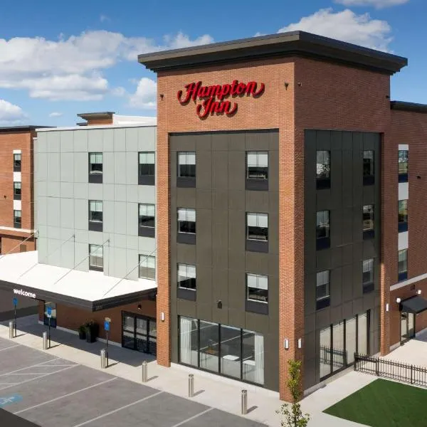 Hampton Inn Boston Logan Airport Chelsea, хотел в Челси