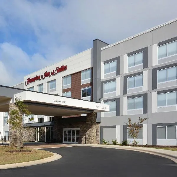 Hampton Inn & Suites Charlotte North I 485, готель у місті Bahama Park