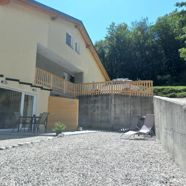 Hiša za Gradom, hotel a Kobarid