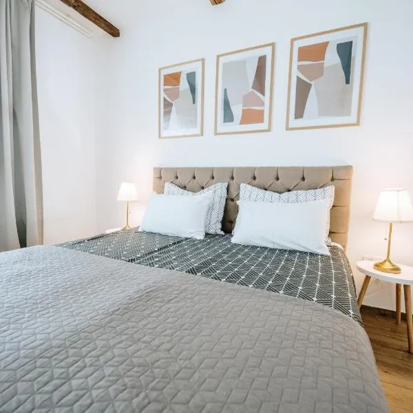 Old Town Zagreb Airport, hotel in Velika Gorica