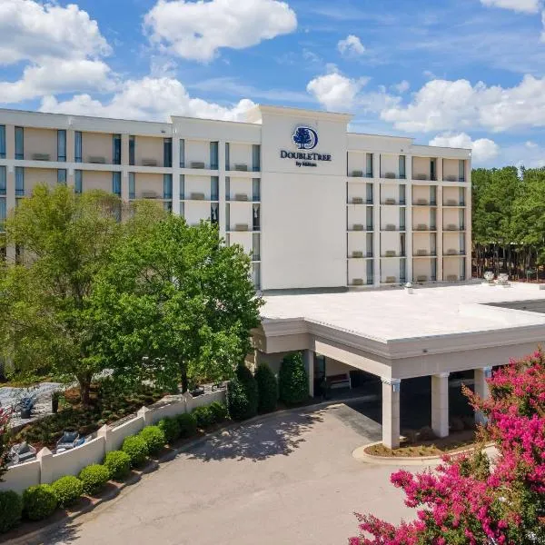 DoubleTree by Hilton Raleigh Midtown, NC、ウェイクフォレストのホテル