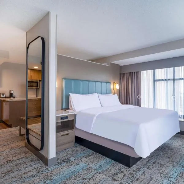 Homewood Suites By Hilton Toledo Downtown, hotel di Northwood