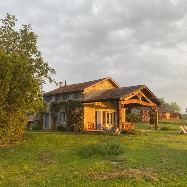 Guest house avec vue sur 2 hectares, hotel in Roumagne