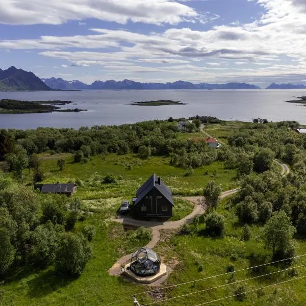 Bestefarhaugen - The cozy house on the hill - with a dome, hotel in Straume