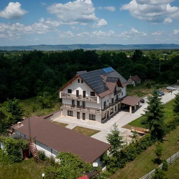 Evergreen Chalet, отель в городе Авриг