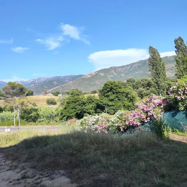 Appartement 2 Pièces Vue Montagne Proximités Grandes Surfaces, hotel di Poggi