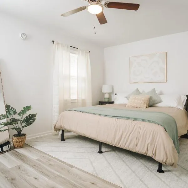 Tranquil Luxury: Modern Comfort!, hotel in Lynchburg