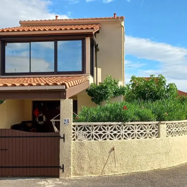 location maison de vacances jusqu'à 6 personnes près du port et de la plage, hotel in Le Barcarès