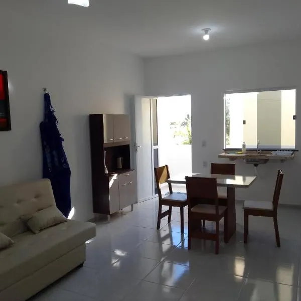Sol Apartamento 4 - Quarto e sala com varanda e cozinha americana na praia do prea-CE, hotel em Praia do Preá