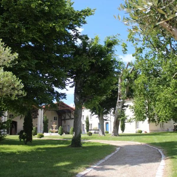 Logis Domaine des Chais, hotel in Saint-Léger