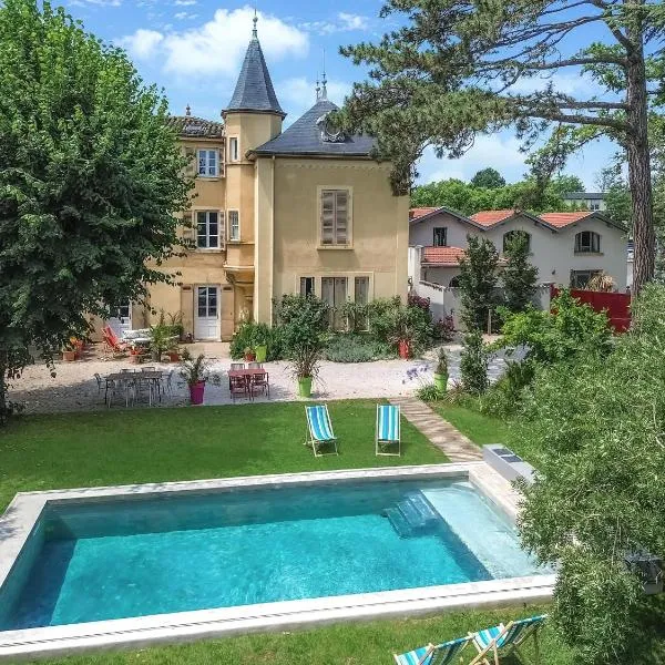 Aux Tourelles 1888 - Tres Proche Lyon #Clim #Piscine #Netflix #Parking Payant Securise, hotel v destinaci Tassin-la-Demi-Lune