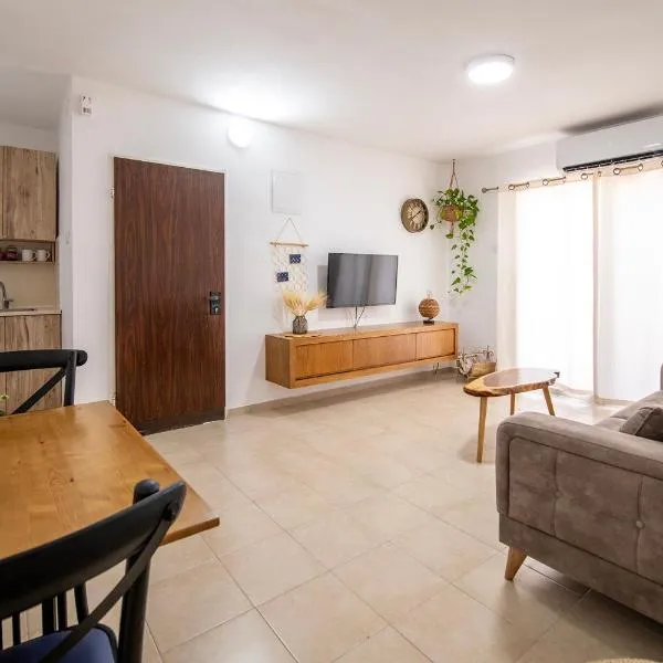 רז אירוח ברמה-, hotel v destinaci Qaşrīn