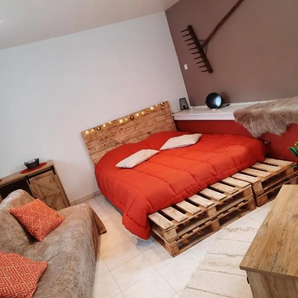 Studio rez-de-chaussée Ferme de la Manufacture, hotel em Essigny-le-Grand